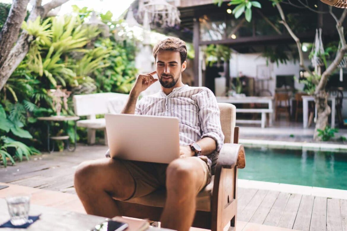 Los 15 mejores trabajos remotos en la industria de la IA y cómo conseguirlos en 2023