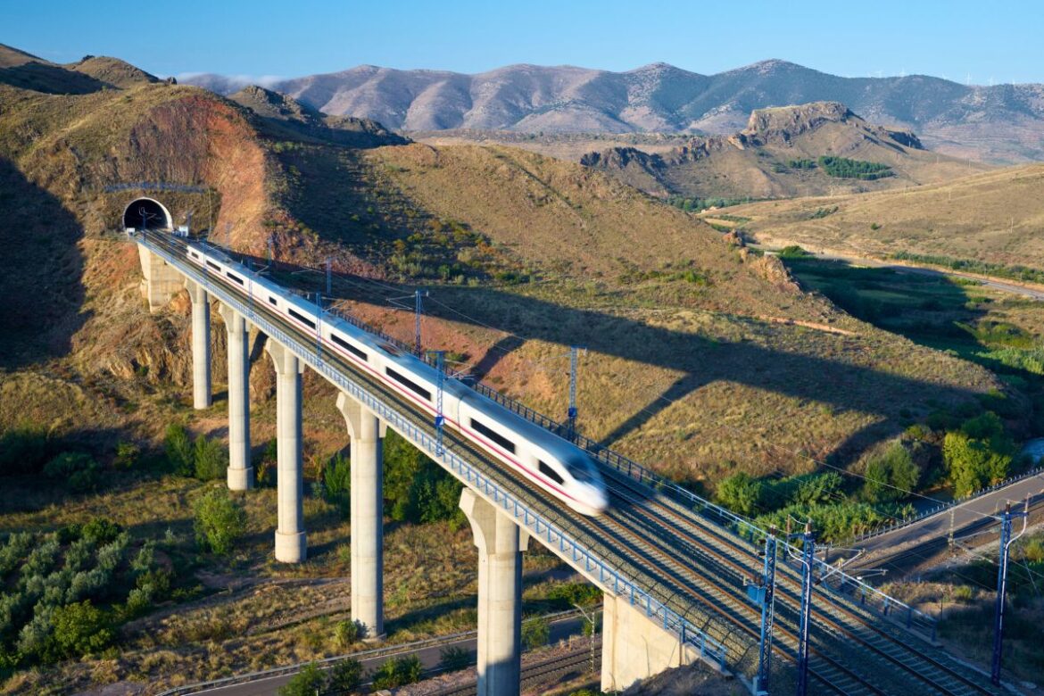 Otro país de la UE estudia prohibir los vuelos nacionales que puedan sustituirse por un viaje en tren