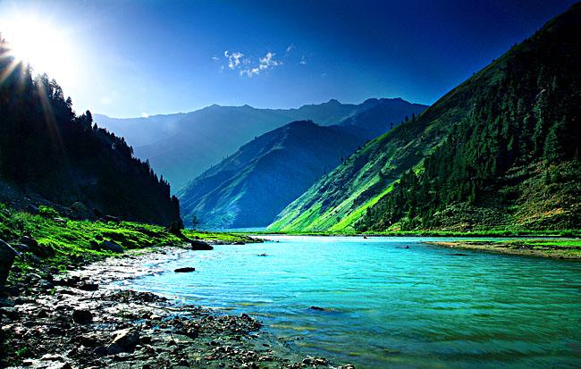 Desbordamientos de glaciares y corrimientos de tierra: Se desaconseja a los turistas visitar el valle del Kaghan en Eid