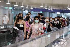 Los turistas se apresuran a viajar al extranjero