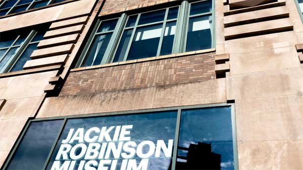 Tras 14 años cerrado, el Museo Jackie Robinson abre por fin sus puertas