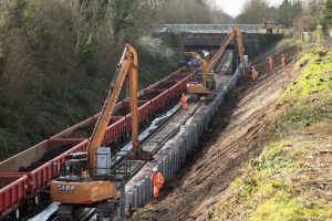 La línea de Bexleyheath devuelve la bienvenida a los pasajeros tras una inversión de 6,6 millones de libras en 9 días