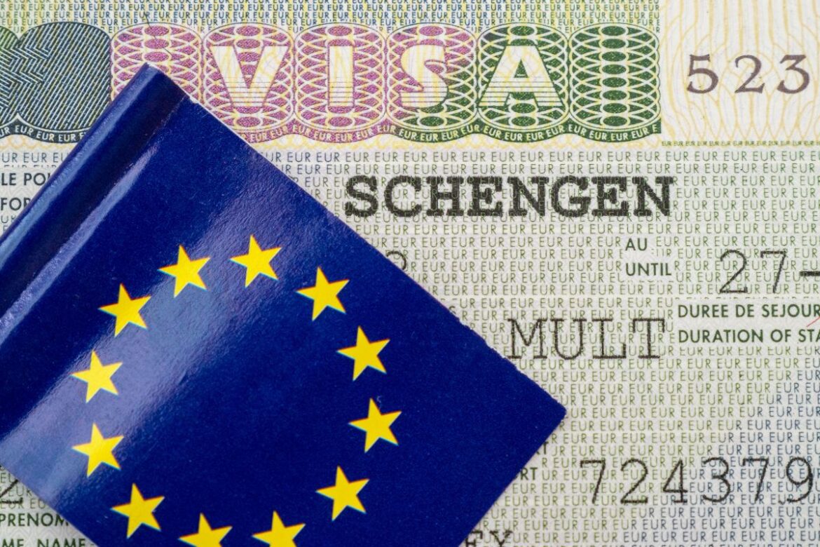 La UE retrasa hasta 2025 la nueva autorización de viaje y las tasas para los visitantes extracomunitarios
