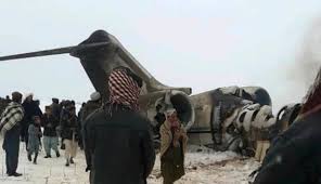 Un avión afgano desconocido se estrella en una zona controlada por los talibanes