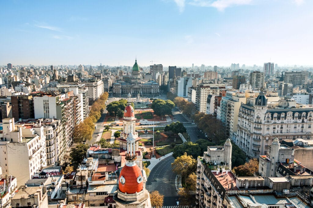 Buenos Aires lanza un programa de visados para nómadas digitales con el fin de impulsar la economía pospandémica.
