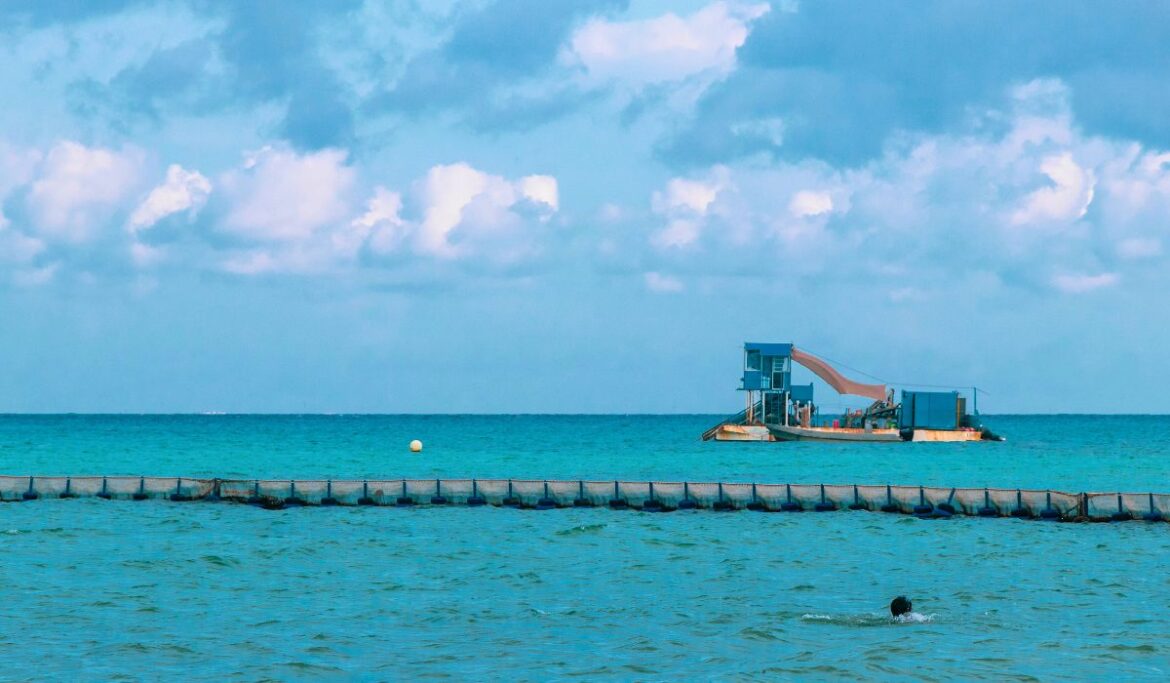 Cancún adquiere nuevos buques para hacer frente a la llegada masiva de algas sargazo